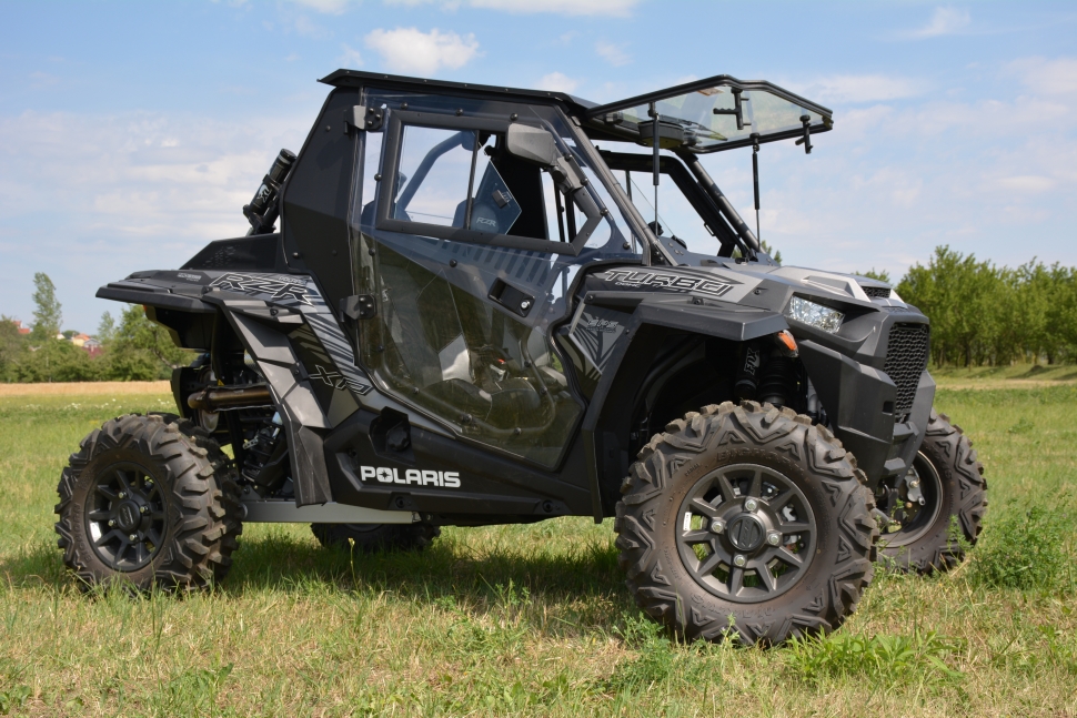 Polaris RZR 1000 машина